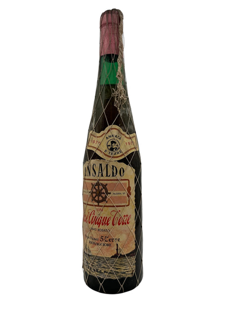 Vanha pullo roséviiniä Cinque Terre Ansaldo 1970 verkolla