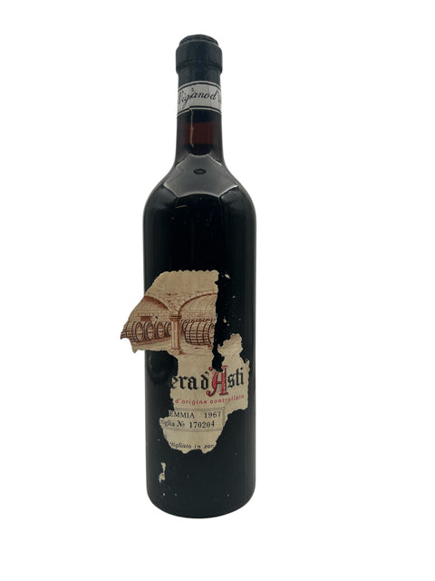 Pullo Barbera d'Asti Vignanoa 1967 osittain kuluneella etiketillä