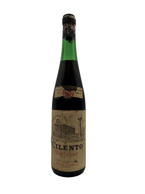 Pullo Cilento Cantina Sociale 1970 punaviiniä