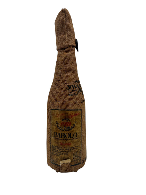 Barolo vuodelta 1974 Cantine Madolinilta luonnonkankaaseen käärittynä