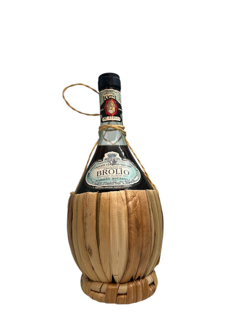 Chianti Brolio 1978 pullo perinteisessä olkikorissa