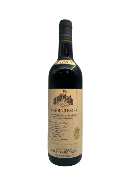 Pullo Barbaresco Bruno Giacosa 1968 viiniä etiketillä