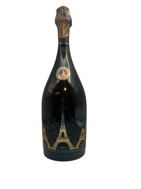 Pullo Cuvee Prestigeä, jossa kuva Eiffel-tornista
