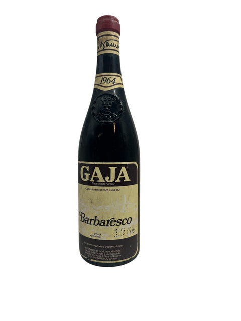 Pullo Barbaresco Gaja 1964 punaviiniä