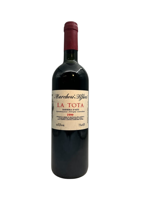 Pullo La Tota punaviiniä Marchesi Alfierin vuosikerrasta 1999