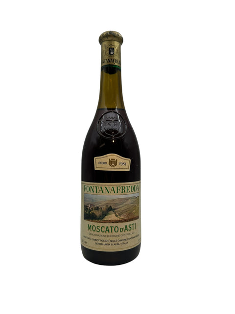Pullo Moscato d'Asti Fontanafredda 1981 jälkiruokaviiniä