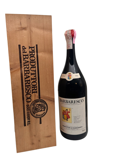 Barbaresco-punaviini vuodelta 1990 puulaatikolla